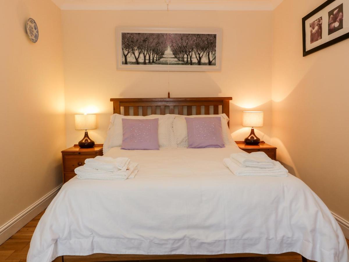 Ffynnonlwyd Cottage Llangynin Esterno foto